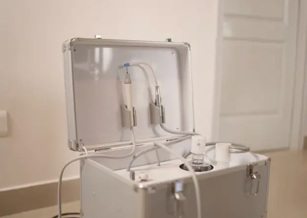 Inside view of portable teeth cleaning unit